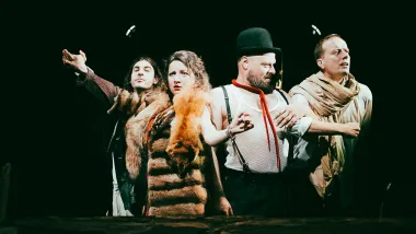 Zdjęcie ze spektaklu "Ślub" Teatru Wierszalin