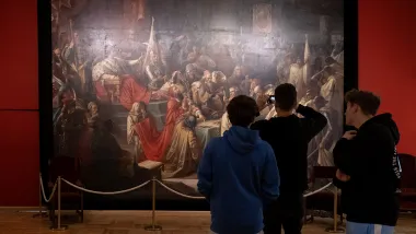Muzea kuszą nocą