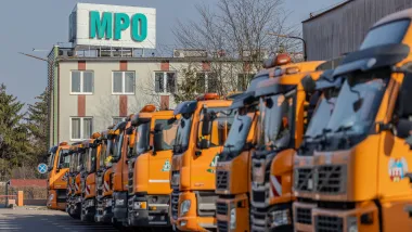 MPO w kolejnych etapach oczyszczania miasta prowadzi m.in. opryski środkiem chwastobójczym