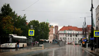  Burze z opadami