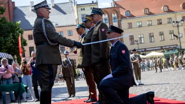 Promocja oficerska na Rynku Staromiejskim 