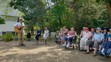 Śpiewanie na Polanie z seniorami