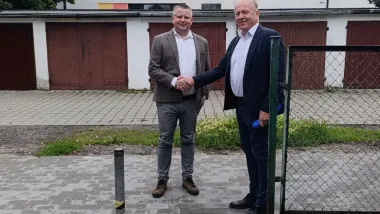Przewodniczący Rady Miasta Torunia Łukasz Walkusz wraz z Dyrektorem Miejskiego Zarządu Dróg w Toruniu Ireneuszem Makowskim odbyli wizytę terenową po toruńskich osiedlach i drogach lokalnych.