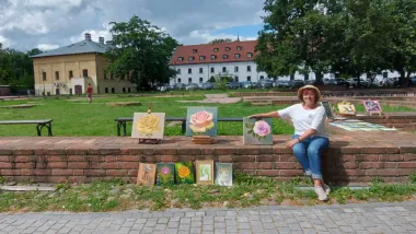 Artyści-seniorzy na Placu Podominikańskim