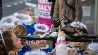 Anioł przy Domu Pizzy i Tapas 