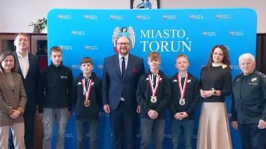 Młodzi żużlowcy z wizytą w Urzędzie Miasta Torunia