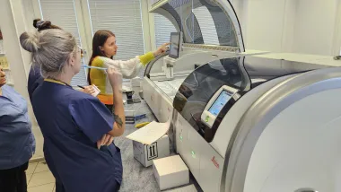 Do Specjalistycznego Szpitala Miejskiego im. Mikołaja Kopernika w Toruniu dostarczono nowoczesny zestaw urządzeń do diagnostyki patomorfologicznej.