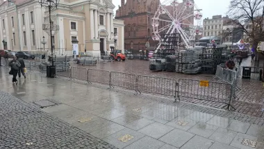 Rozpoczął się montaż sceny "Sylwestrowej Mocy Przebojów". Trwają prace związane z organizacją koncertu, którym przywitamy Nowy 2026 Rok.