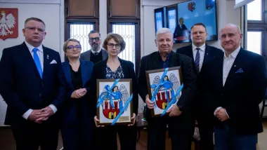 Wręczenie podziękowań Justynie Kardasz i Krzysztofowi Kołowskiemu