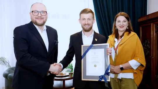 Marek Grzywna to nauczyciel informatyki i finalista prestiżowego międzynarodowego konkursu Global Teacher Prize 2025. 