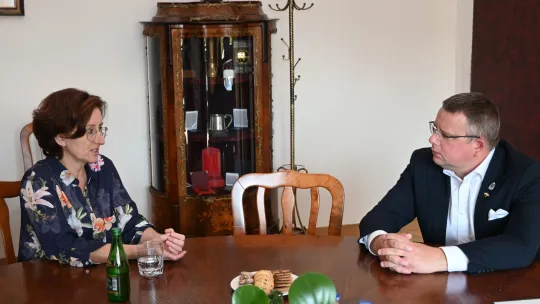 Przewodniczący Rady Miasta Torunia Łukasz Walkusz spotkał się z Prezes Fundacji na Rzecz Pomocy Dzieciom Niepełnosprawnym „Daj Szansę” Ewą Grobelską.
