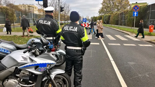 Nad bezpieczeństwem odwiedzających groby bliskich będą czuwali również funkcjonariusze KMP w Toruniu. 