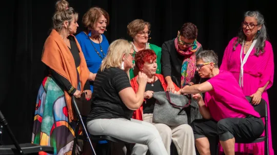 Życie widziane oczami osób zmagających się z chorobami onkologicznymi było tematem spektaklu "Krąg Kobiet", który przedstawiła w minioną niedzielę grupa teatralna "ONKO-świat", działająca w ramach Akademii Walki z Rakiem Fundacji "Światło".