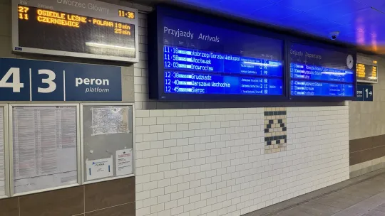 System Informacji Pasażerskiej na przystankach zlokalizowanych przy Dworcu Głównym w PKP w Toruniu uległ awarii.