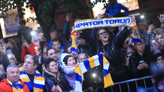 Mistrzowie Polski na żużlu spotkali się z kibicami na Rynku Staromiejskim