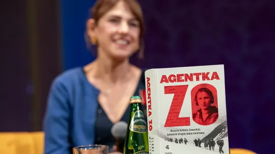 Agent Zo Clare Mulley z nagrodą