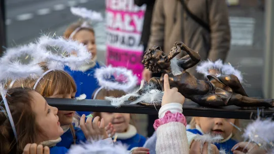 Anioł przy Domu Pizzy i Tapas 