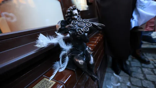 Toruńska starówka wzbogaciła się o kolejnego, siódmego aniołka. 