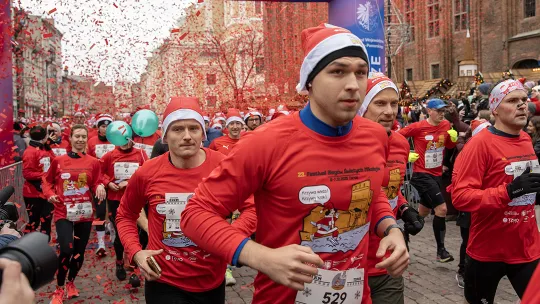 Festiwal Biegów Świętych Mikołajów znów zawitał do Torunia