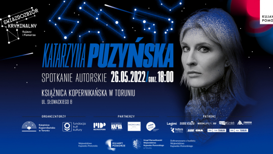 Plakat spotkania z Katarzyną Puzyńską - niebiesko-granatowy z twarzą autorki