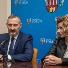 PGE Toruń w ramach programu "Dzielimy się ciepłem" przekazało Gminie Miasta Toruń 50 tysięcy złotych, przeznaczonych na opłacenie rachunków za ciepło. 