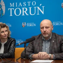 PGE Toruń w ramach programu "Dzielimy się ciepłem" przekazało Gminie Miasta Toruń 50 tysięcy złotych, przeznaczonych na opłacenie rachunków za ciepło. 