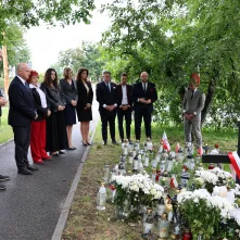 Prezydent Miasta Torunia Paweł Gulewski, Przewodniczący Rady Miasta Torunia Łukasz Walkusz wraz z Radnymi i Zastępcą Prezydenta Miasta Torunia Rafałem Pietrucieniem oddali hołd Zmarłej, zapalając znicze w miejscu, w którym doszło do napaści.  