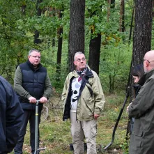 Radni sadzą drzewa na Bielawach – z myślą o przyszłości