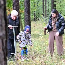 Radni sadzą drzewa na Bielawach – z myślą o przyszłości