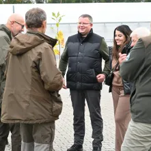 Radni sadzą drzewa na Bielawach – z myślą o przyszłości