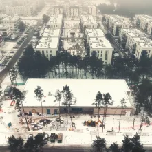 Przy ul. Heweliusza powstaje piąty żłobek miejski w Toruniu. Nowa placówka zapewni 150 miejsc dla najmłodszych mieszkańców naszego miasta, znacząco zwiększając dostępność opieki żłobkowej.