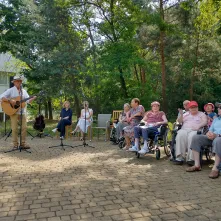 Śpiewanie na Polanie z seniorami