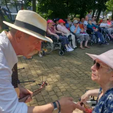 Śpiewanie na Polanie z seniorami