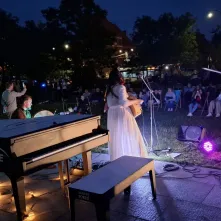 Park Kultury przy fortepianie plenerowym