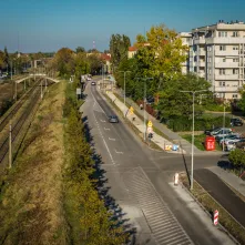 Trwa realizacja rozbudowy ul. Sobieskiego od pl. Pokoju Toruńskiego do ul. Żółkiewskiego. Na odcinku ok. 1,4 km powstaje infrastruktura pieszo-rowerowa, która poprawi bezpieczeństwo niechronionych uczestników ruchu. 
