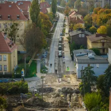 Trwa realizacja rozbudowy ul. Sobieskiego od pl. Pokoju Toruńskiego do ul. Żółkiewskiego. Na odcinku ok. 1,4 km powstaje infrastruktura pieszo-rowerowa, która poprawi bezpieczeństwo niechronionych uczestników ruchu. 