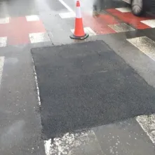 Trwa akcja łatania dziur po zimie, ul. Szosa Lubicka