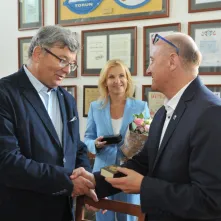 Dr hab. Marlena Ciechan-Kujawa, dr hab. Jerzy Boehlke i wiceprezydent Rafał Pietrucień