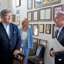 Dr hab. Marlena Ciechan-Kujawa, dr hab. Jerzy Boehlke i wiceprezydent Rafał Pietrucień