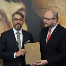 Prezydent Torunia wręcza nominację dyrektorowi SSM Janowi Gesskowi