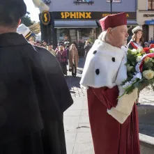 Inauguracja Roku Akademickiego 2024/2025 na UMK - złożenie kwiatów