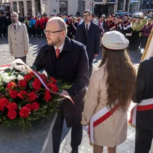 Inauguracja Roku Akademickiego 2024/2025 na UMK - złożenie kwiatów