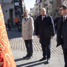 Inauguracja Roku Akademickiego 2024/2025 na UMK - złożenie kwiatów