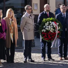 Inauguracja Roku Akademickiego 2024/2025 na UMK - złożenie kwiatów