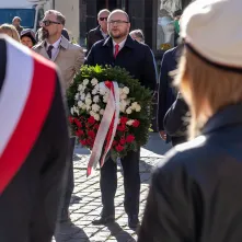 Inauguracja Roku Akademickiego 2024/2025 na UMK - złożenie kwiatów