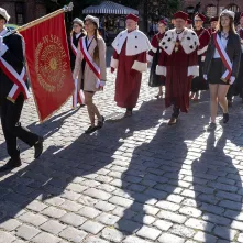Inauguracja Roku Akademickiego 2024/2025 na UMK - złożenie kwiatów
