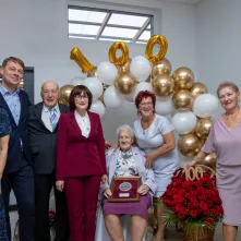 Wspólne zdjęcie gości uroczystości