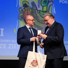 Wręczenie Nagrody Marszałka Województwa przez Marka Wojtkowskiego