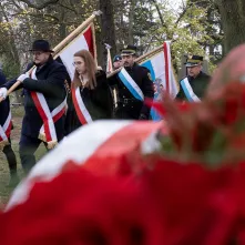 106. rocznica odzyskania niepodległości - złożenie kwiatów i msza św.
