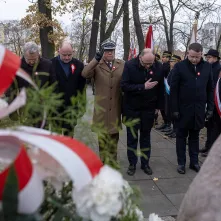106. rocznica odzyskania niepodległości - złożenie kwiatów i msza św.